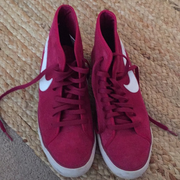Size 9.5 pink nike high tops - Picture 2 of 3